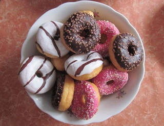 Donuts colorati al forno